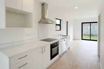  Rauemi Way, Te Atatu South