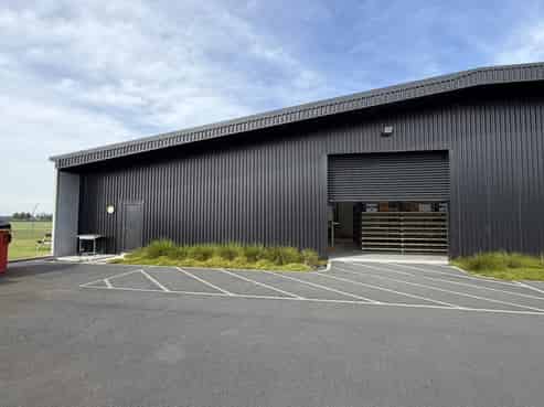 High quality Lease Opportunity at Hamilton Airport