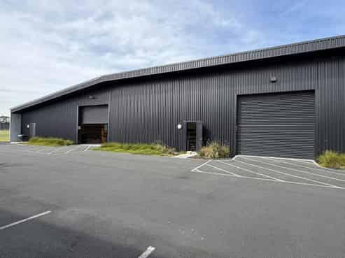 High quality Lease Opportunity at Hamilton Airport