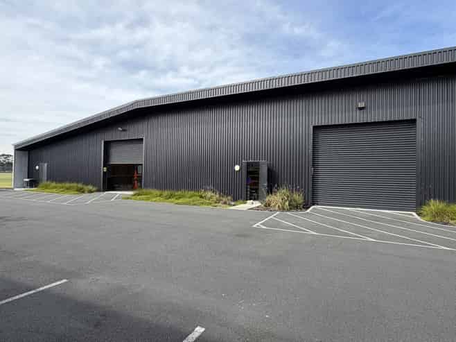 High quality Lease Opportunity at Hamilton Airport