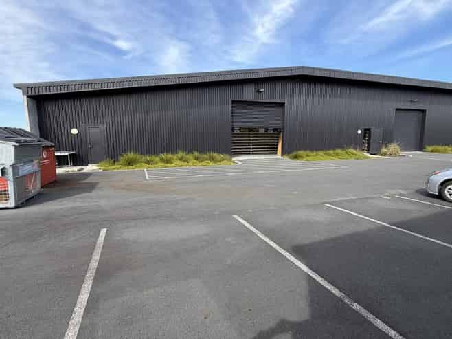 High quality Lease Opportunity at Hamilton Airport