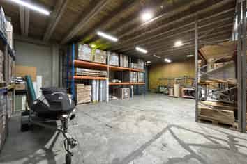 Warehouse & Yard Just off the Motorway