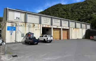 Warehouse & Yard Just off the Motorway