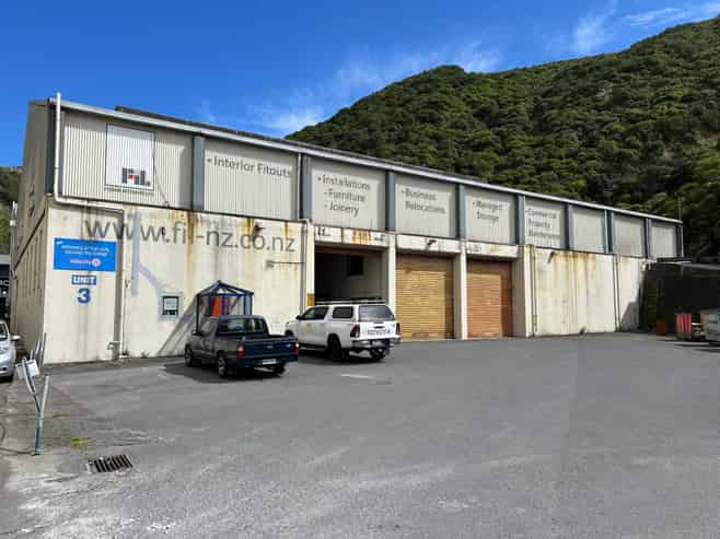 Warehouse & Yard Just off the Motorway