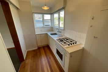 8 Robin Street, Burwood