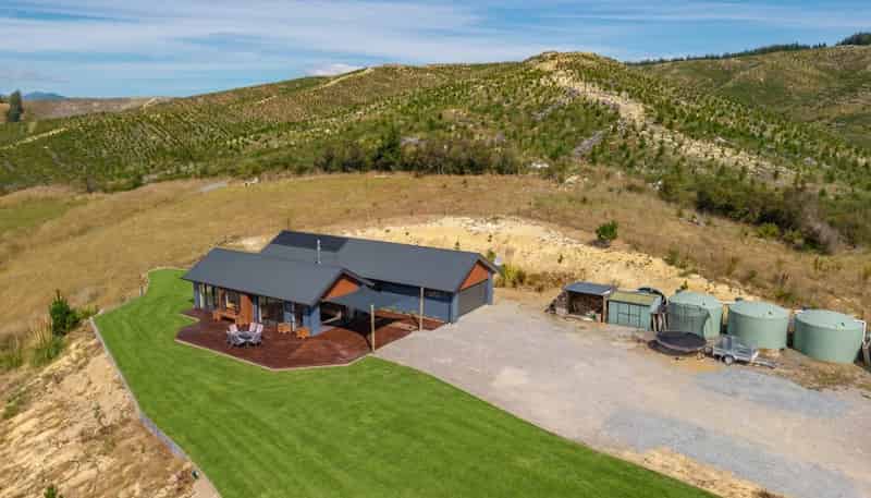 191 Pigeon Valley South, Pigeon Valley, Wakefield