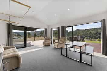 191 Pigeon Valley South, Pigeon Valley, Wakefield