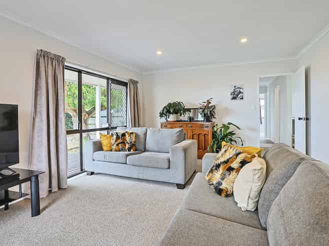 1104 Francis Hicks Avenue, Raureka