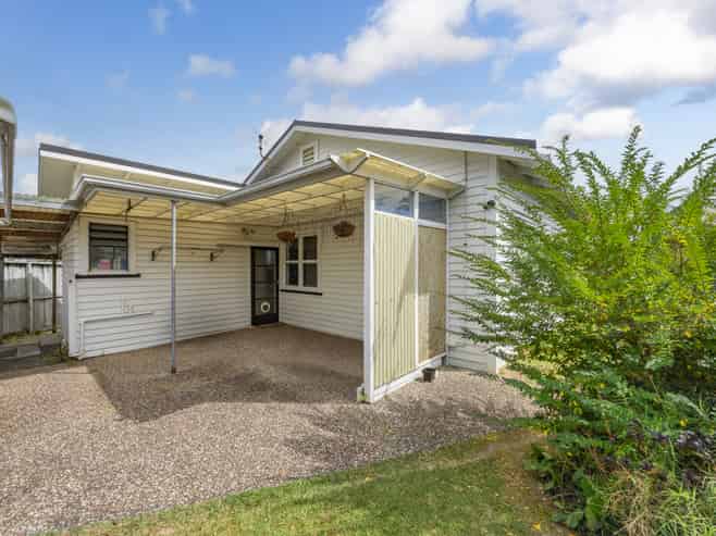 16 Raymond Street, Point Chevalier