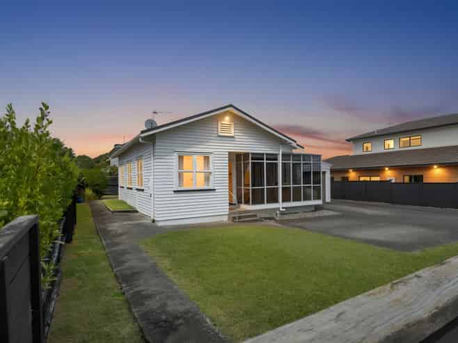 16 Raymond Street, Point Chevalier