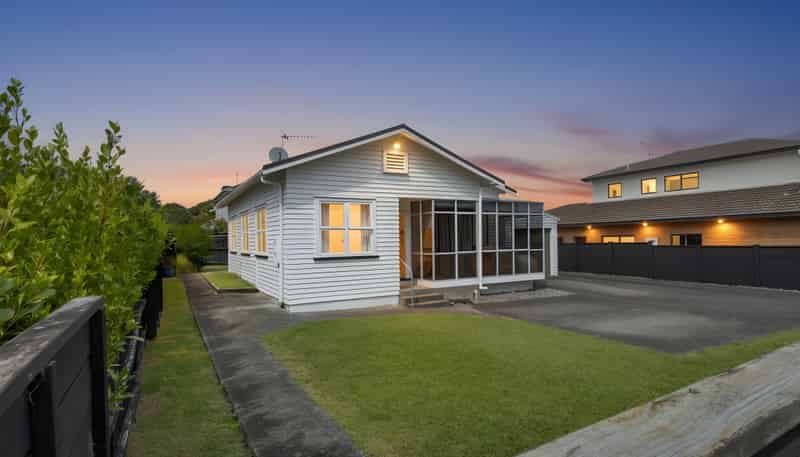 16 Raymond Street, Point Chevalier