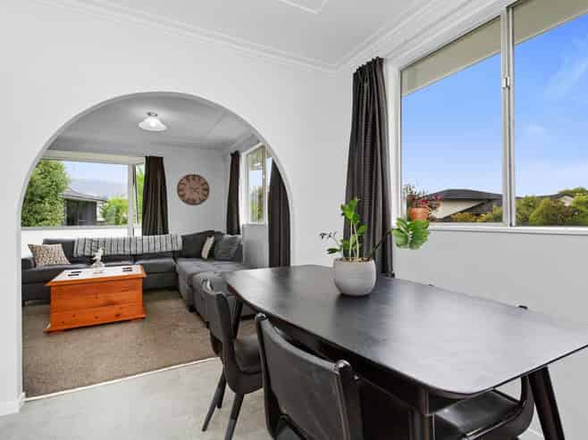 18 Omaha Grove, Totara Park