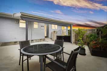 18 Omaha Grove, Totara Park