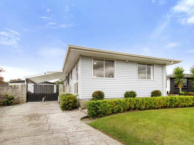 18 Omaha Grove, Totara Park