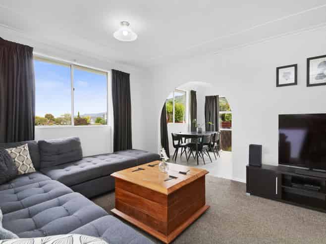 18 Omaha Grove, Totara Park