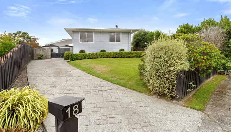 18 Omaha Grove, Totara Park