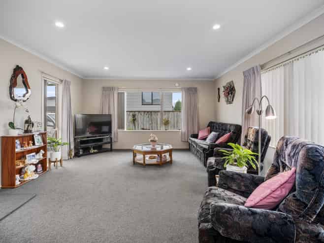 53B Pemberton Crescent, Greerton