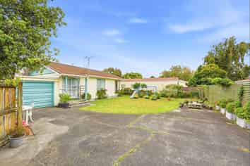 8 Cascade Crescent, Westbrook