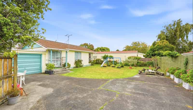 8 Cascade Crescent, Westbrook