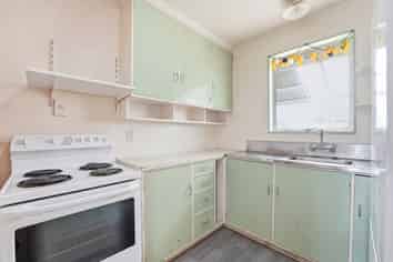 8 Cascade Crescent, Westbrook