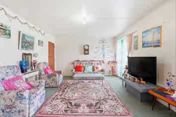 8 Cascade Crescent, Westbrook