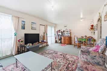 8 Cascade Crescent, Westbrook