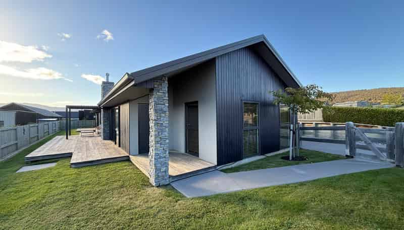 3 Bargour Street, Wanaka