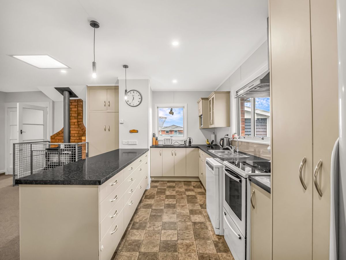 Flexible Family Living with 4th Bedroom Potential - Ansicht 3