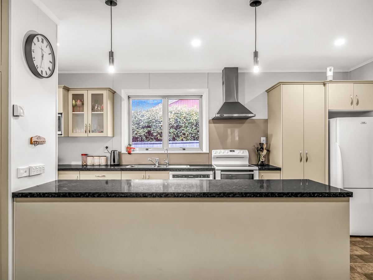 Flexible Family Living with 4th Bedroom Potential - Ansicht 2