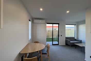 2/16 Rutherford Street, Woolston