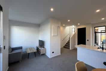 2/16 Rutherford Street, Woolston