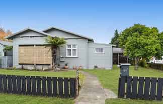 606 Willowpark Road North, Mayfair