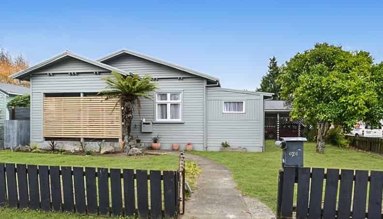 606 Willowpark Road North, Mayfair