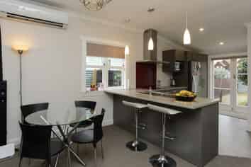 606 Willowpark Road North, Mayfair