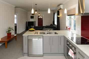 606 Willowpark Road North, Mayfair