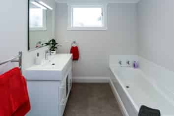 606 Willowpark Road North, Mayfair