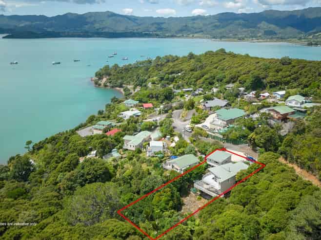 56 Puriri Road, Coromandel