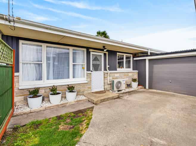 2/18 Armour Place, Onekawa