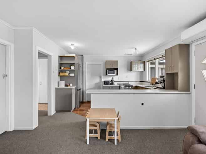 2/18 Armour Place, Onekawa