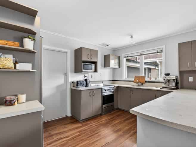 2/18 Armour Place, Onekawa