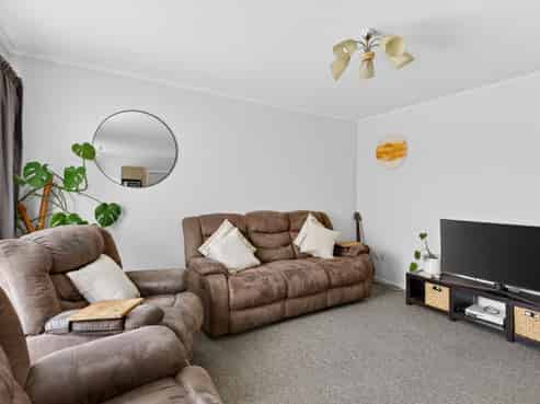 2/18 Armour Place, Onekawa