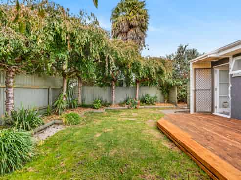 2/18 Armour Place, Onekawa