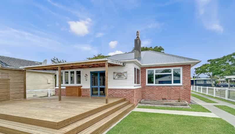 9 Park Road, West End