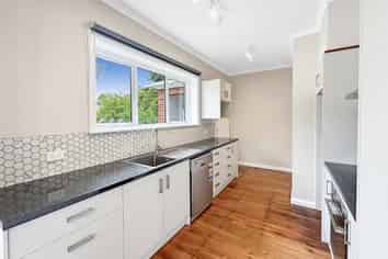 9 Park Road, West End