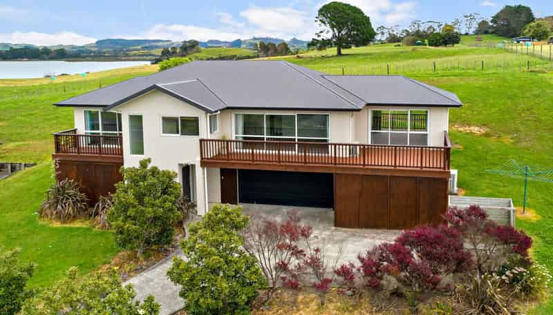 21 Omana Avenue, Helensville