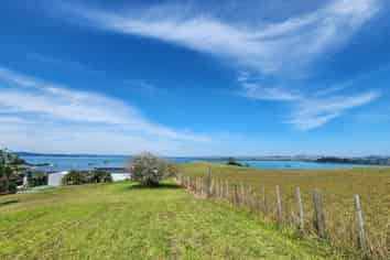 21 Omana Avenue, Helensville