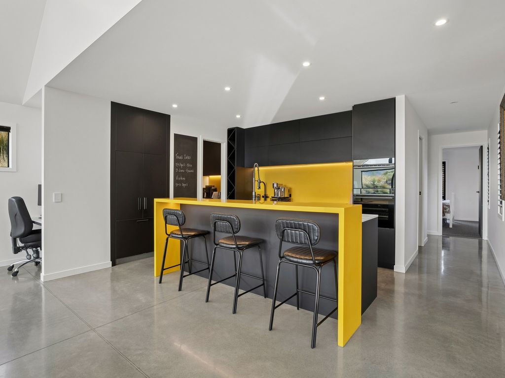 Turn-key luxury with a view to impress - View 5