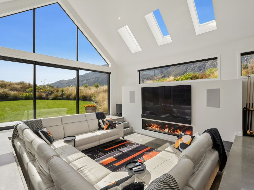 Turn-key luxury with a view to impress - View 4