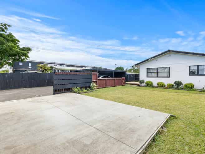 1/108 Gloucester Road, Manurewa