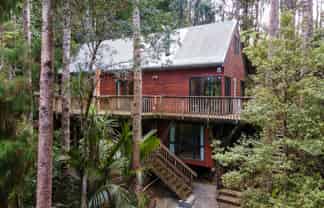 8 Kauri Loop Road, Oratia